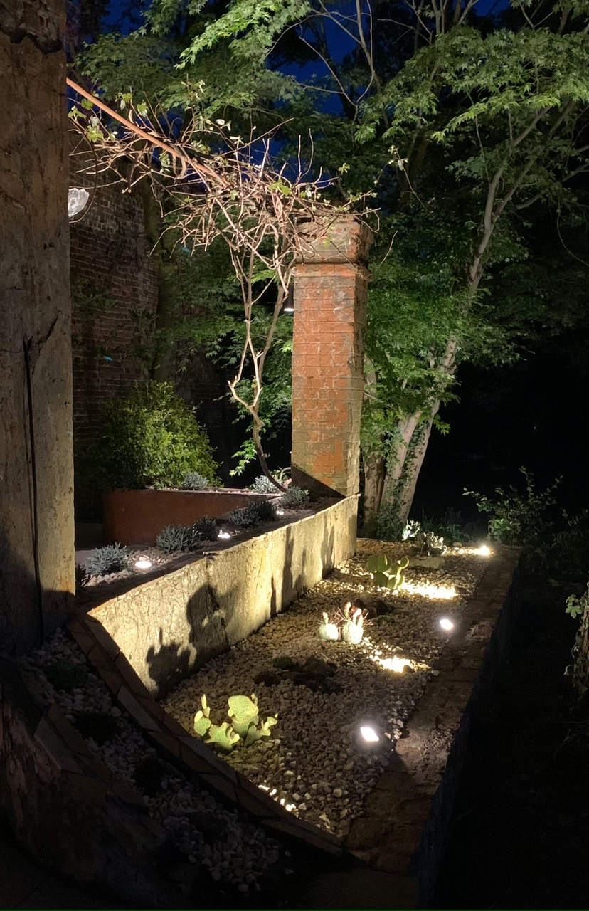 Tweede beeld van dezelfde tuinverlichting